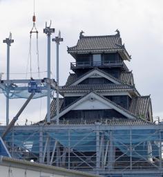 　熊本城の宇土櫓＝４日午前、熊本市