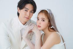 　結婚した藤田ニコルさん（右）と稲葉友さん