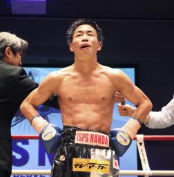 　ボクシングライトフライ級１０回戦で判定勝ちした谷口将隆＝後楽園ホール