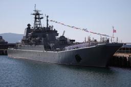 　ロシア軍の大型揚陸艦「オレネゴルスキー・ゴルニャク」＝７月３０日、ロシア・ノボロシースク（ＡＰ＝共同）