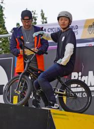 　フリースタイル・パーク男子予選に出場した小沢楓＝グラスゴー（共同）