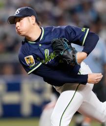 　６回無失点で５勝目を挙げたヤクルト・小沢＝バンテリンドーム