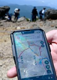 　地図アプリ「ヤマップ」の画面。ＧＰＳで自分の現在地が表示される