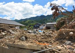 　福岡県久留米市田主丸町の土石流現場＝４日