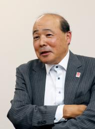 　取材に応じる「スーパー玉出」の運営会社「フライフィッシュ」の湯本正基社長