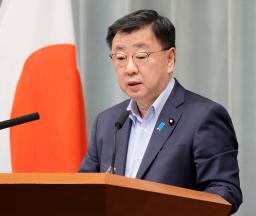 　記者会見する松野官房長官＝８日午前、首相官邸
