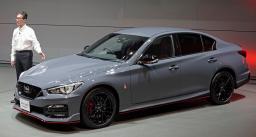 　日産自動車が発表した新モデルのスポーツセダン「スカイライン　ＮＩＳＭＯ」＝８日午前、横浜市