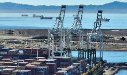 　米カリフォルニア州の貿易港＝昨年１０月（ゲッティ＝共同）