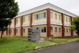 　北海道別海町の知的障害者支援施設「柏の実学園」＝９日午前