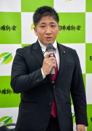 　日本維新の会の予備選で、衆院大阪１６区の立候補予定者に選出された堺市議の黒田征樹氏＝９日午後、大阪市
