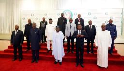 　西アフリカ諸国経済共同体（ＥＣＯＷＡＳ）の会合のために集まった各国首脳＝１０日、ナイジェリア・アブジャ（ＡＰ＝共同）