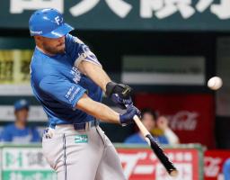 　３回日本ハム２死二塁、マルティネスが右越えに先制２ランを放つ＝ペイペイドーム