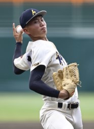 　市和歌山戦の１回途中から２番手で登板し、好投した神村学園・黒木＝甲子園