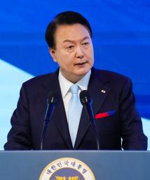 　韓国の「光復節」式典で演説する尹錫悦大統領＝１５日、ソウル（共同）