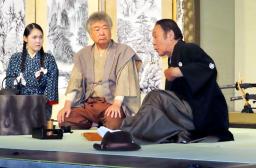 　９日、イースター島で開催された芸術祭で演技する舟本幸人さん（中央）ら