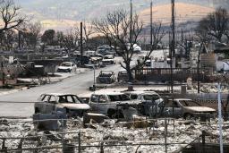 　山火事で壊滅的な被害を受けた米ハワイ・マウイ島西部ラハイナの街並み＝１６日（共同）