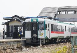 　宮城県大崎市のＪＲ陸羽東線（同市提供）