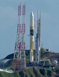 　天候不順のため打ち上げが延期となったＨ２Ａロケット４７号機＝２８日午前９時２分、鹿児島県の種子島宇宙センター