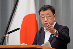 　記者会見する松野官房長官＝２８日午前、首相官邸