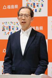 　福島復興再生協議会の終了後、取材に応じる福島県の内堀雅雄知事＝２８日午後、福島市
