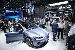 　上海国際モーターショーに出展したＢＹＤのブース＝４月、中国上海市（共同）
