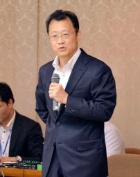 　自転車の交通安全に関する有識者検討会であいさつする警察庁の太刀川浩一交通局長＝３０日午前、東京都港区