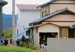 　火災が発生した福井県鯖江市の住宅＝３０日午前
