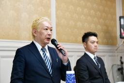 　立憲民主党のヒアリングに出席した「ジャニーズ性加害問題当事者の会」の石丸志門副代表（左）と大島幸広さん＝３０日午前、国会