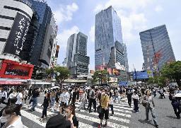 　多くの人たちでにぎわう東京・渋谷のスクランブル交差点