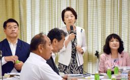 　自民党の議連の会合であいさつする山谷えり子共同代表（中央）＝３０日午後、東京・永田町の党本部