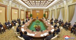 　開催された最高人民会議の常任委員会総会＝３０日、平壌（朝鮮中央通信＝共同）