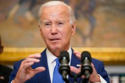 　３０日、米ワシントンのホワイトハウスで災害対応について発言するバイデン大統領（ＡＰ＝共同）