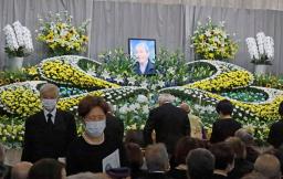 　水戸市内の斎場で営まれた桜井昌司さんの告別式＝３１日午後