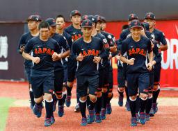　公式練習で調整する高校日本代表＝台北（共同）