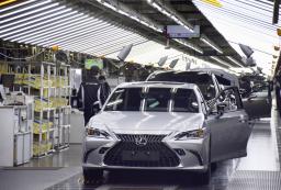 　トヨタ自動車九州宮田工場の生産ライン＝２０２２年１２月、福岡県宮若市