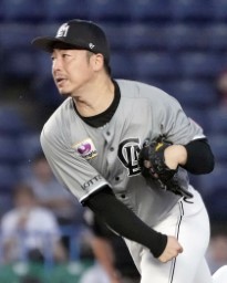 　楽天戦に先発したロッテ・美馬＝ＺＯＺＯマリン
