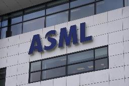 　オランダの半導体製造装置大手ＡＳＭＬのロゴ（ＡＰ＝共同）