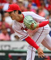 　１失点完投で今季８勝目を挙げた広島・森下＝マツダ