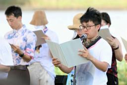 　関東大震災時に虐殺された朝鮮人らの追悼式で、目撃証言を朗読する池允学さん＝２日午後、東京都墨田区
