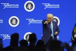 　講演するトランプ米大統領＝１９日、米フロリダ州マイアミビーチ（ＡＰ＝共同）