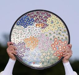 　フジサンケイ・レディースの優勝プレート＝２０２４年４月