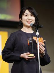 　「カフネ」で２０２５年本屋大賞を受賞した阿部暁子さん＝９日午後、東京都港区