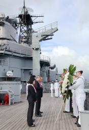 　１１日、米ハワイ・真珠湾の戦艦ミズーリで開かれた追悼式典（共同）