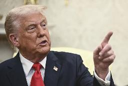 　米ワシントンのホワイトハウスで話すトランプ大統領＝１４日（ＡＰ＝共同）