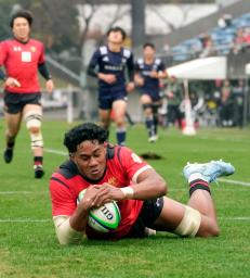 　東洋大―帝京大　前半、トライを決めた帝京大のフィシプナ＝秩父宮