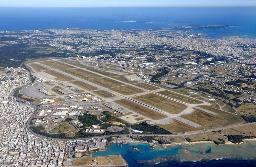 　沖縄県の米軍嘉手納基地