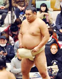 　大相撲冬巡業の朝稽古で体を動かす豊昇龍＝埼玉県新座市