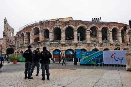 <p>　ミラノ・コルティナ冬季パラリンピック開会式の準備が進む、イタリアの世界遺産ベローナ市街の円形闘技場＝５日（共同）</p>