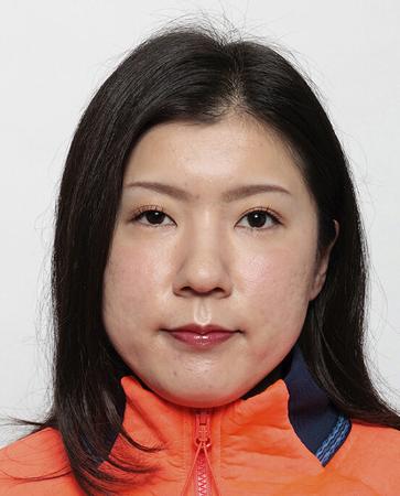 <p>　村岡桃佳</p>