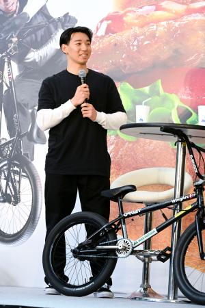 <p>　モスフードサービスとのパートナー契約を結び、関連イベントに参加したＢＭＸフリースタイル・パーク男子の中村輪夢＝２６日、東京都港区</p>